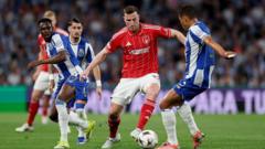 ウッドは残りの人生で膝の問題を管理しなければならない