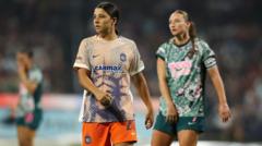 カーがゴッサムFCに復帰し観客数を記録